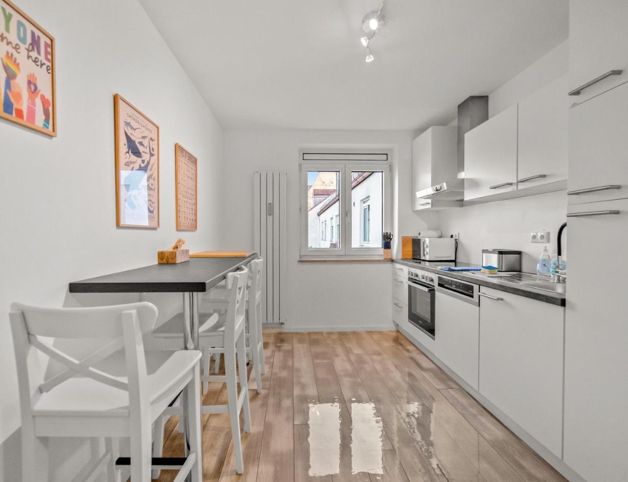 8 Min Per U-Bahn Zum Marienplatz - 120 Qm Schwabing - 3 Sz - 2 Bader - 9 Personen 1