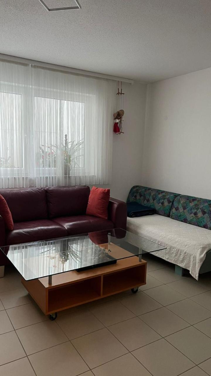 Zimmer Mit Eigenem Bad Und Kuche in Reihenhaus