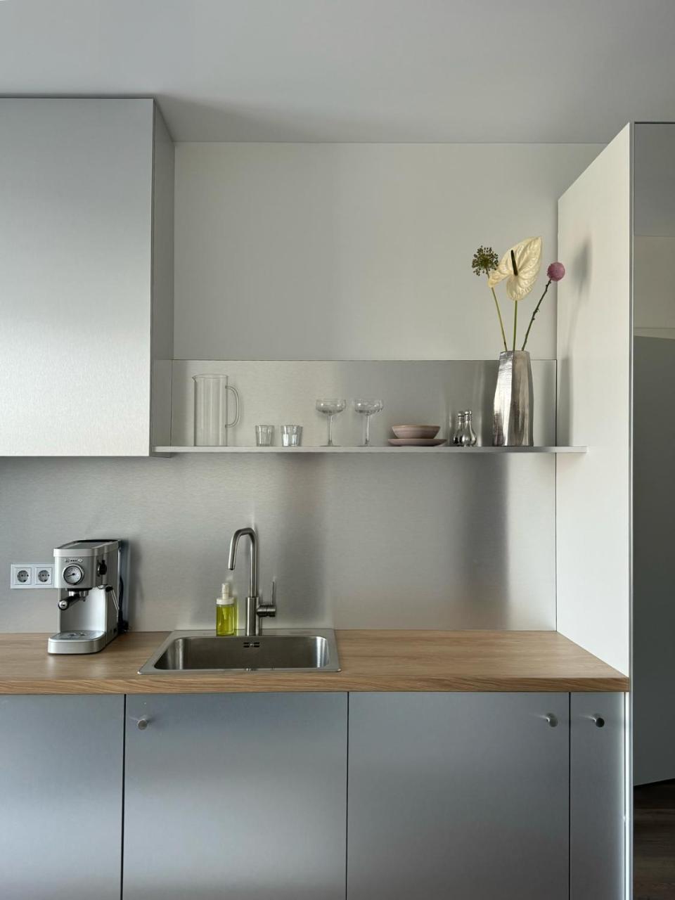 Ozas Cozy Studio Apartment 1