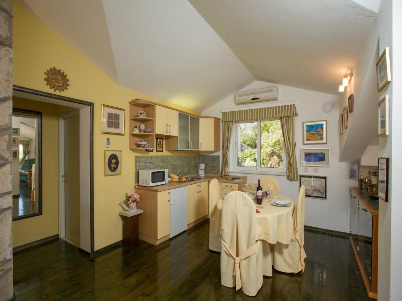 5 Bedroom Holiday Home with Balcony 2