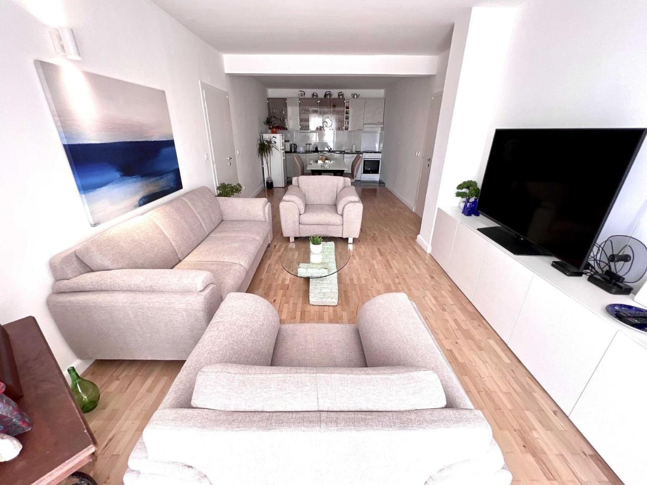 Apartment Lana - Two Bedroom Apartment with Terrace And Sea View 1