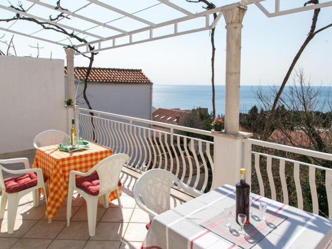 Apartment Angelina - Three Bedroom Apartment with Balcony And Sea View
