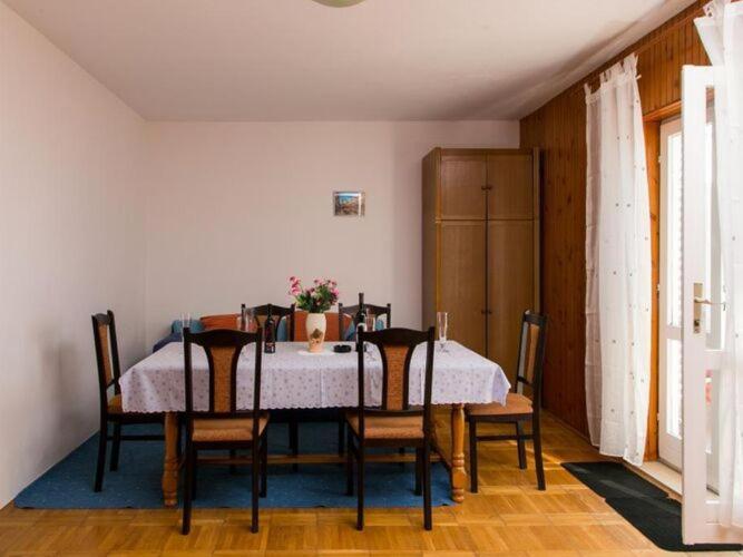 Apartment Angelina - Three Bedroom Apartment with Balcony And Sea View 2