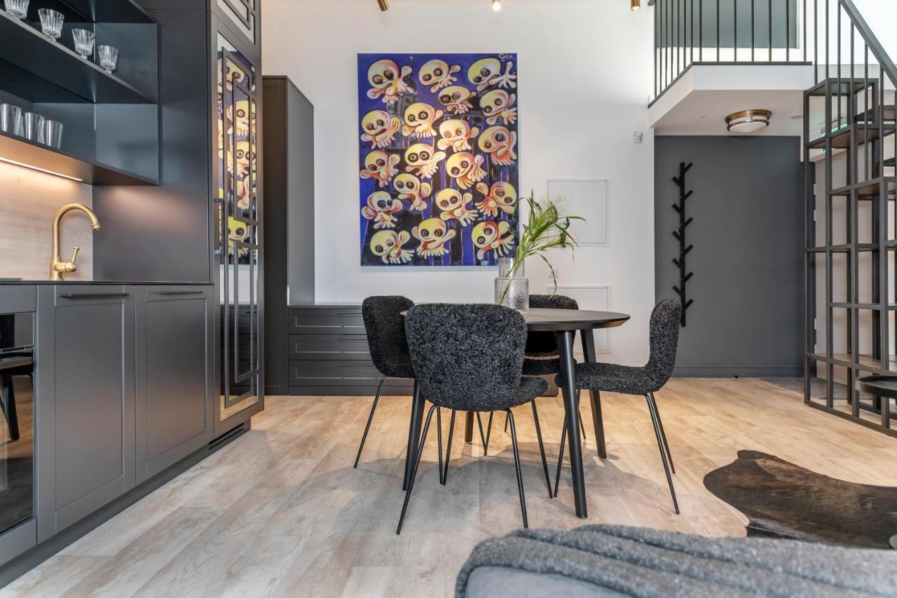 Artsy Exclusive Old Town Residence Gallery Walk