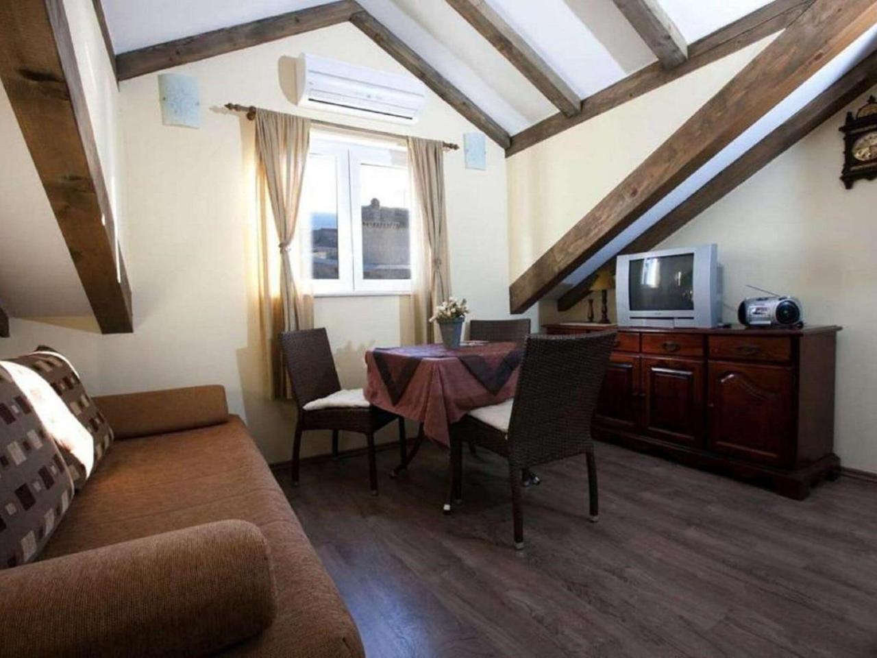 Apartment Magic - One Bedroom Apartment with Sea View 2