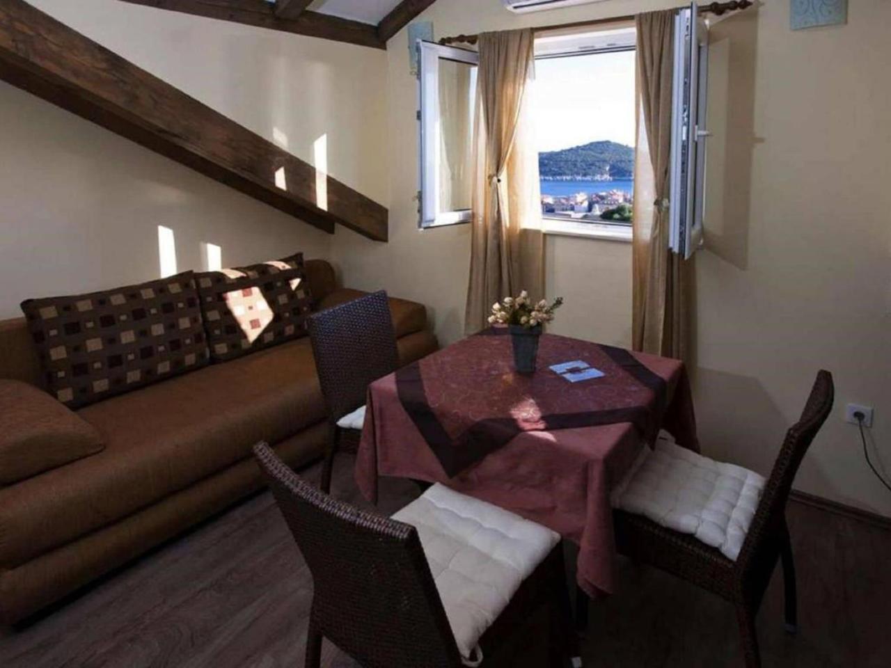 Apartment Magic - One Bedroom Apartment with Sea View 1