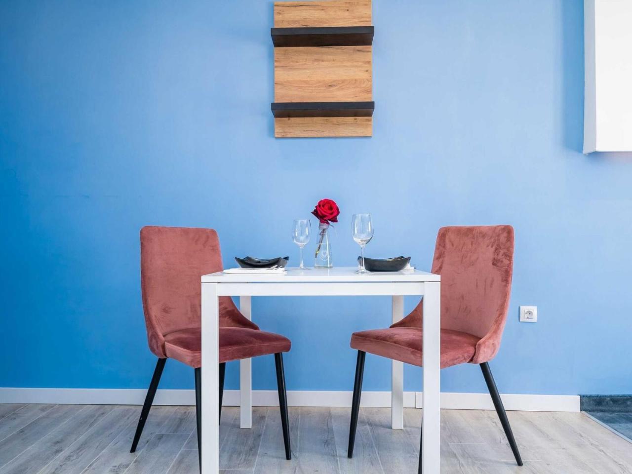 Apartments Tayra - Modern Studio Apartment with Balcony Br2 2