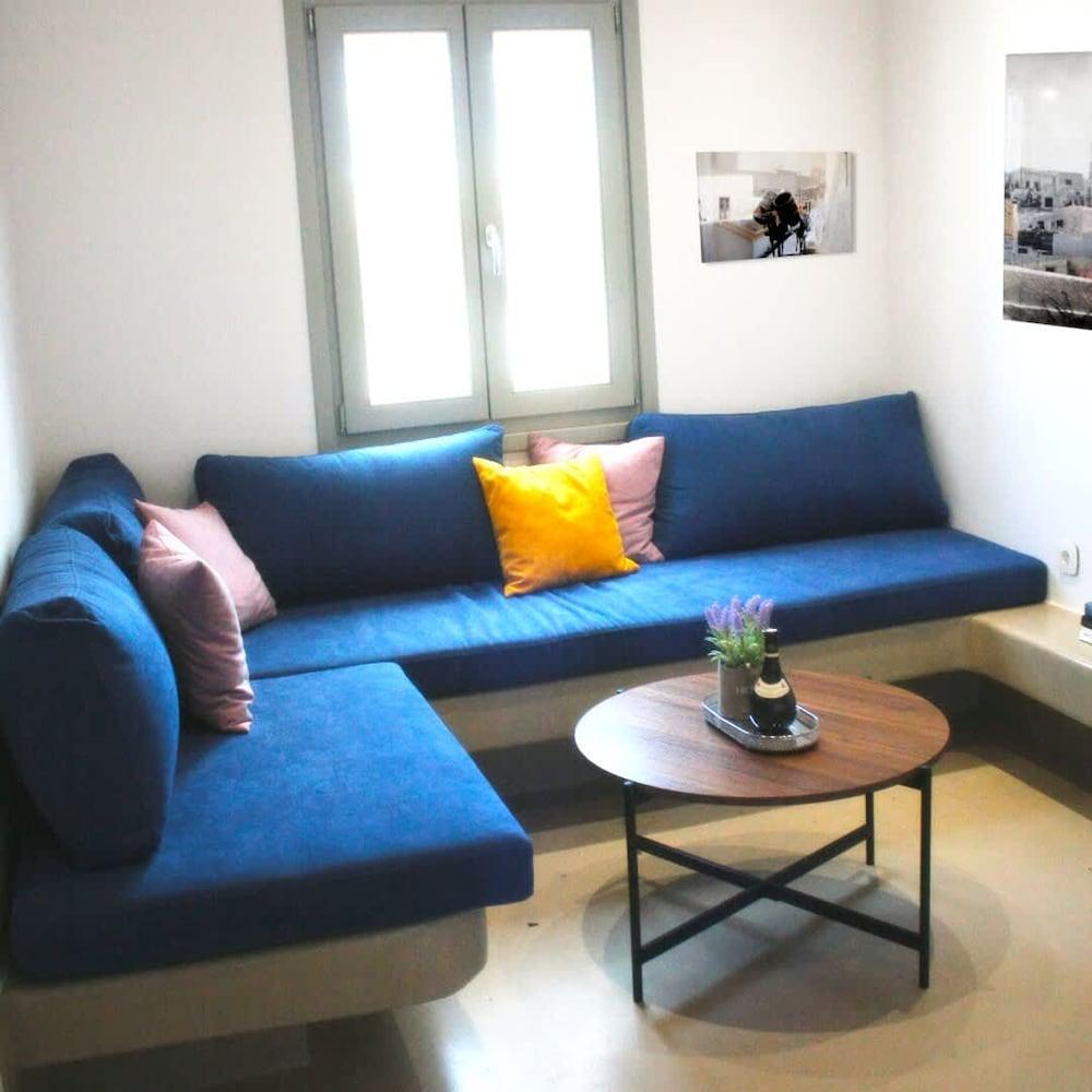 Assyr a - Santorini Cozy Retreat 2