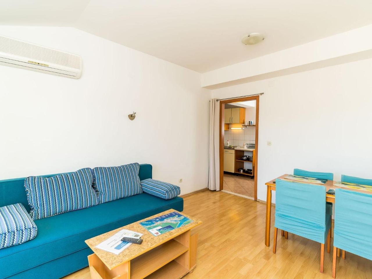 Apartments Princ Hrvoje- One-Bedroom Apartment with Balcony- 1 1