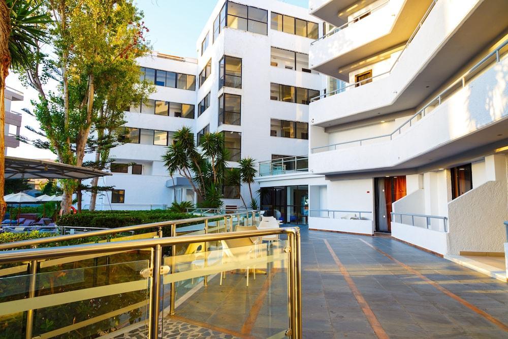 The Residence Suites - Adults Only 1