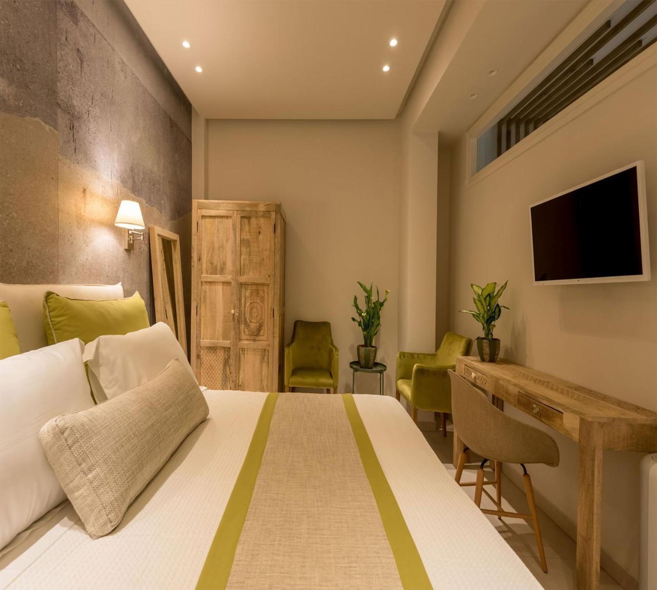 Luxury Santorini Villa 4 Bedroom Villa Secluded Location & Private Pool Megalochori 2