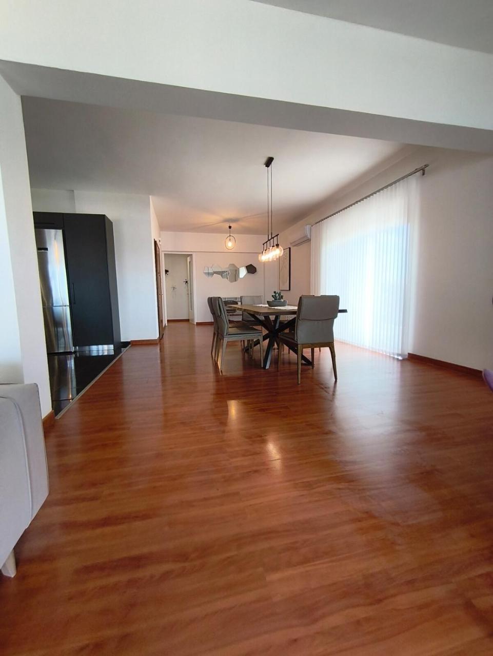 Downtown Luxury Apartment 2