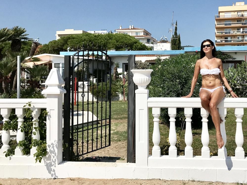 Lux Beach House Barcelona with Pool And Hot Tub, Beach Access 1