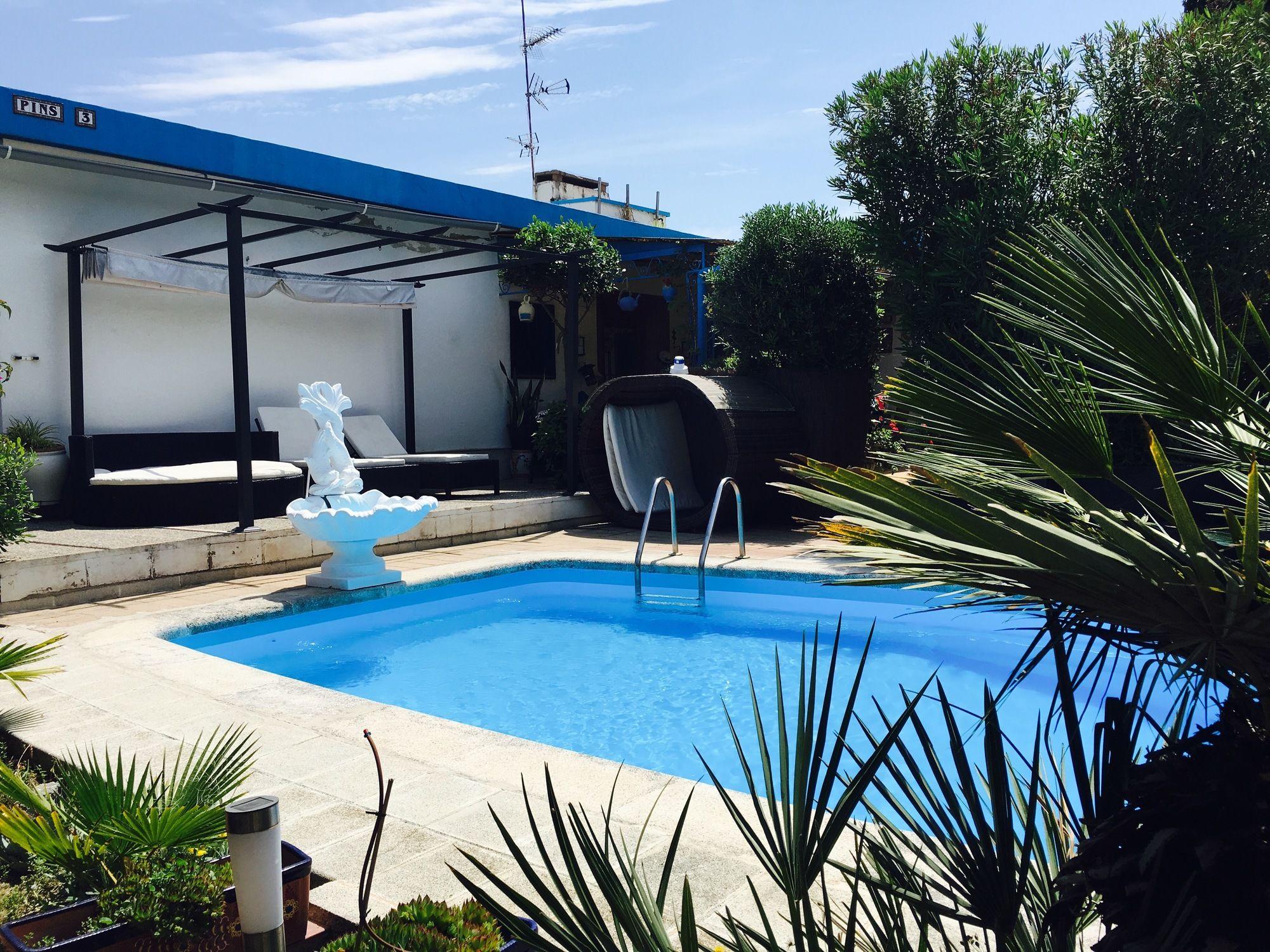 Lux Beach House Barcelona with Pool And Hot Tub, Beach Access 2