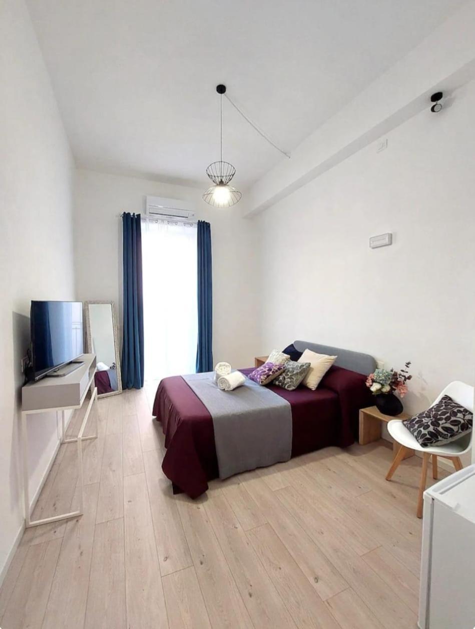 Petite Deva - Central Loft with Balcony