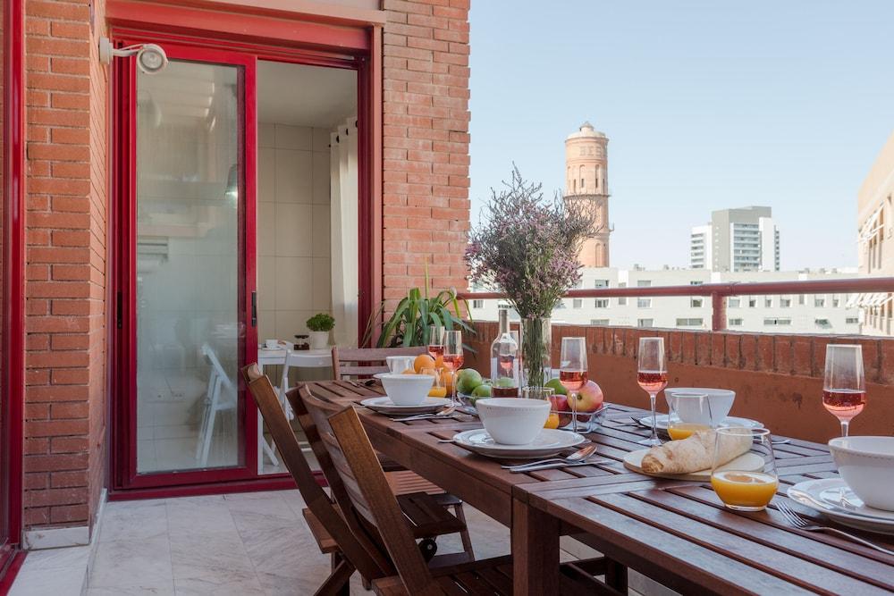 Unique Rentals - Stylish Seafront Duplex 2