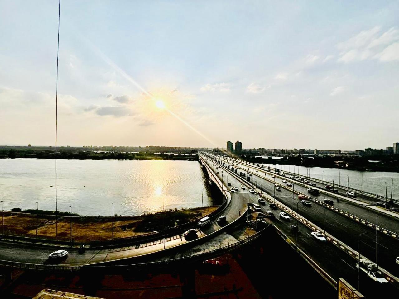 شقة فندقية ببرج فاخر علي كورنيش النيل المعادي مباشرةً