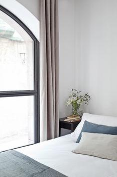 Ainb Gothic Cathedral Apartments 1