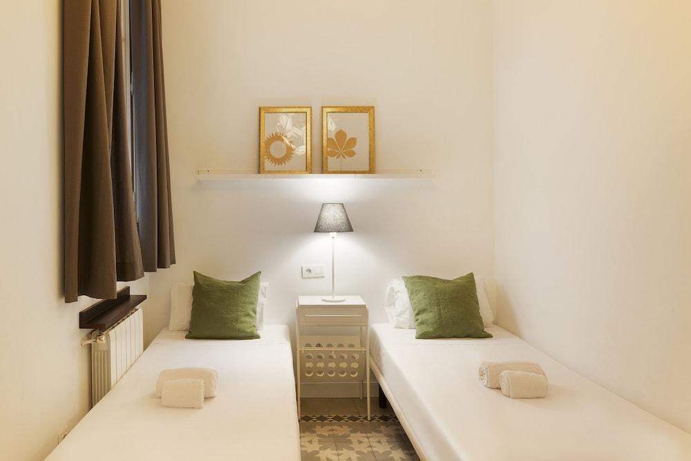 Fira Luxury Nextdoor 2