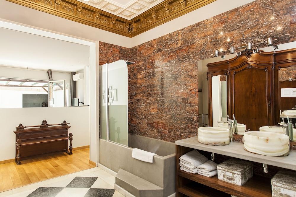 1229 - City Center Apartment with Terrace 1