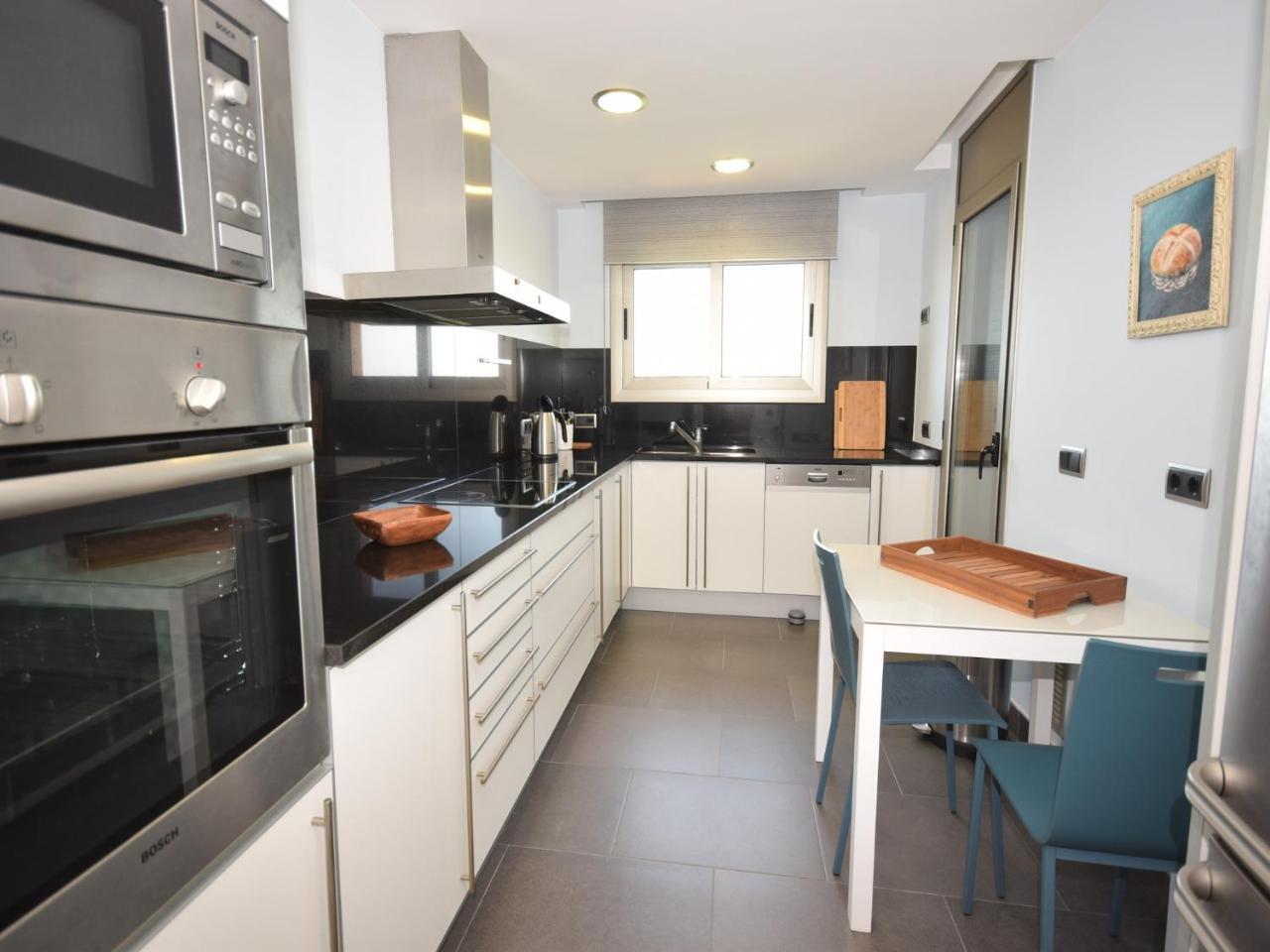 Apartment in Platja D'aro Near Beaches, Cleaning Included 2