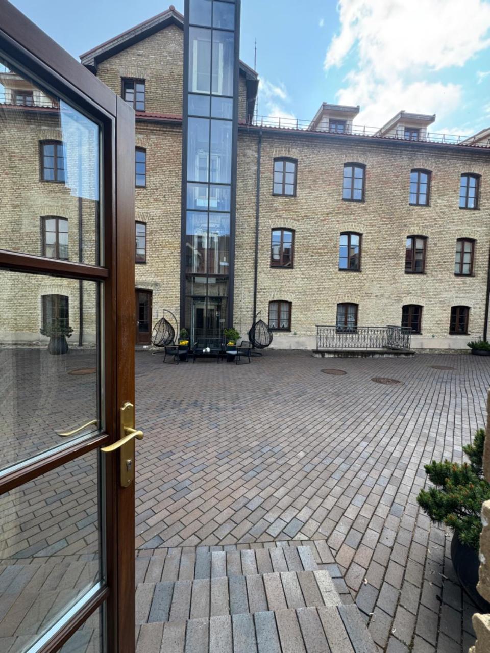 Spacious Townhouse in the Heart of Vilnius Old Town 2