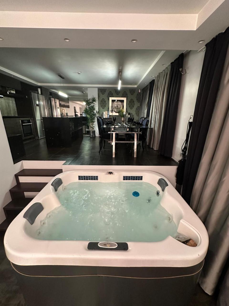 B&M Jacuzzi Rezidencija Self Check - in