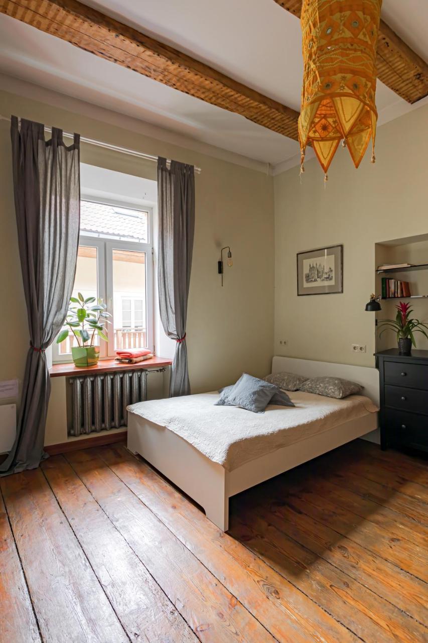 Vintage Old Town Apartments 1