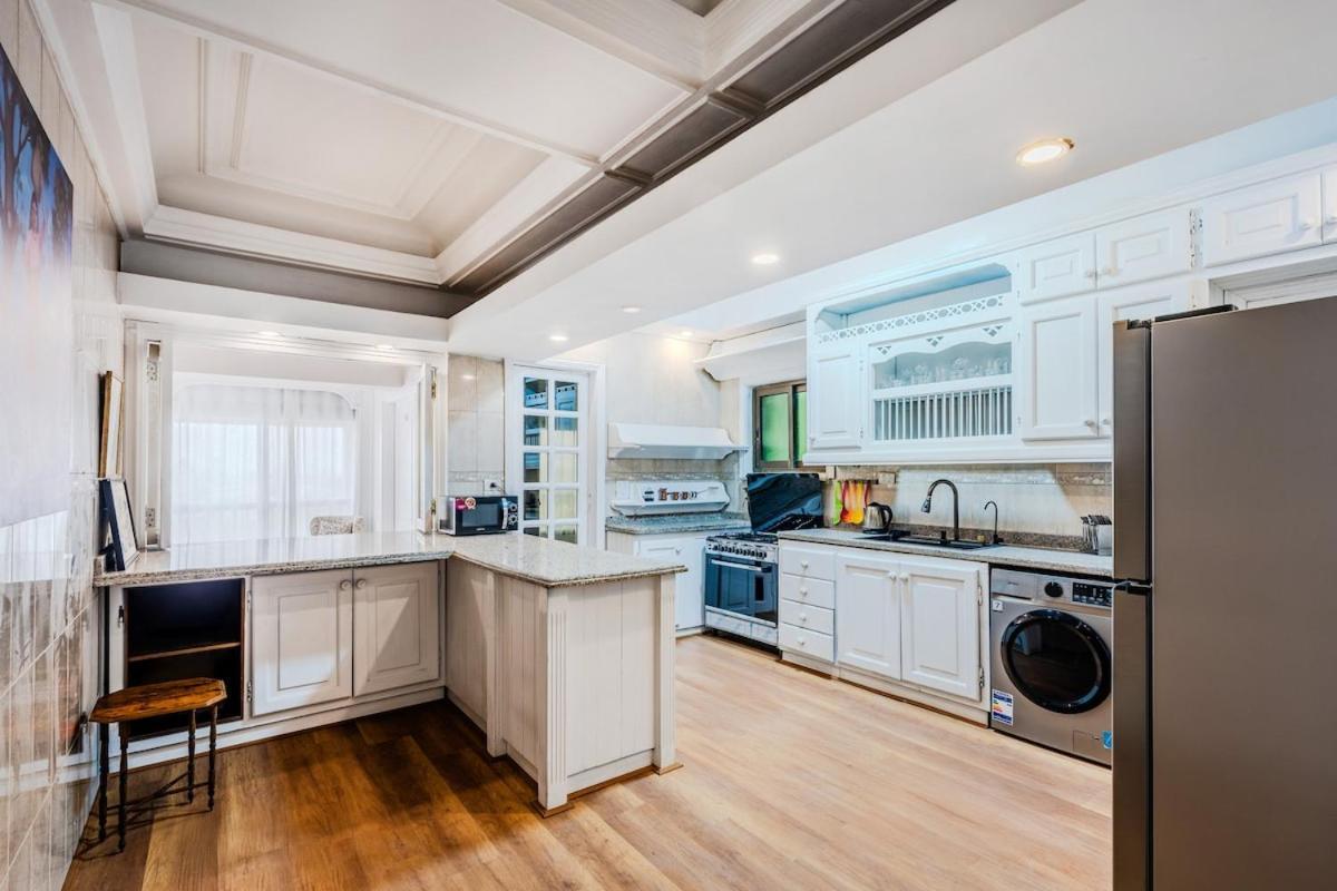 Stylish 3br Apartment with Stunning Nile View 2