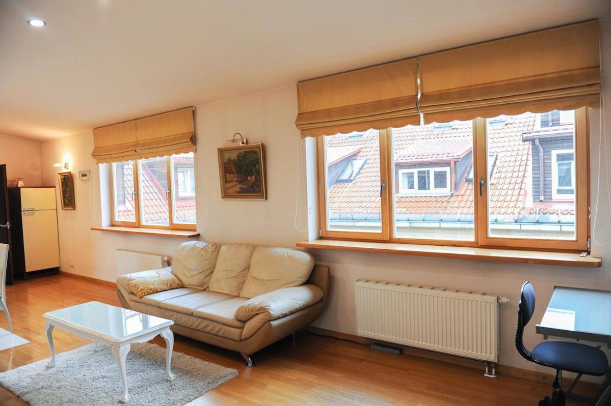 Rooftop Charm Stylish 2bdr Steps From Town Hall (Adults Only) 2