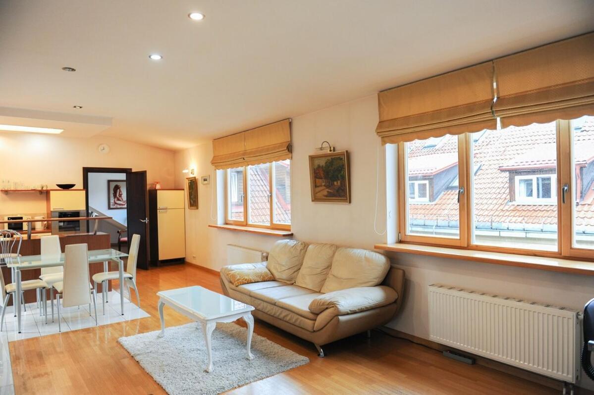 Rooftop Charm Stylish 2bdr Steps From Town Hall (Adults Only)