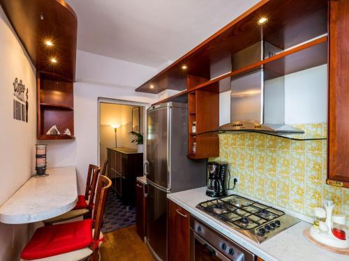 Apartment Valonija - Two Bedroom Apartment with Terrace And Garden View 1