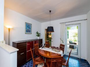 Apartment Valonija - Two Bedroom Apartment with Terrace And Garden View 2