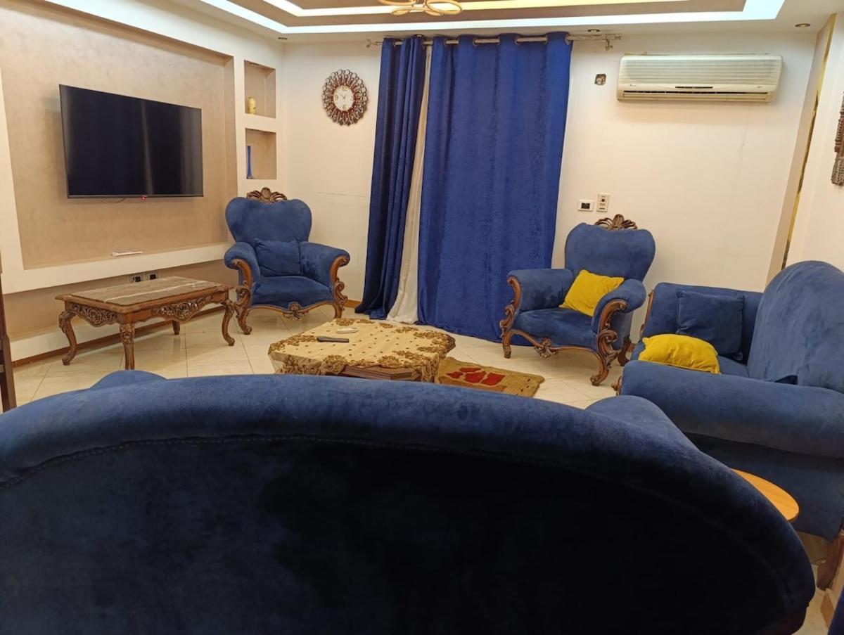 Dokki Next To the Metro Station