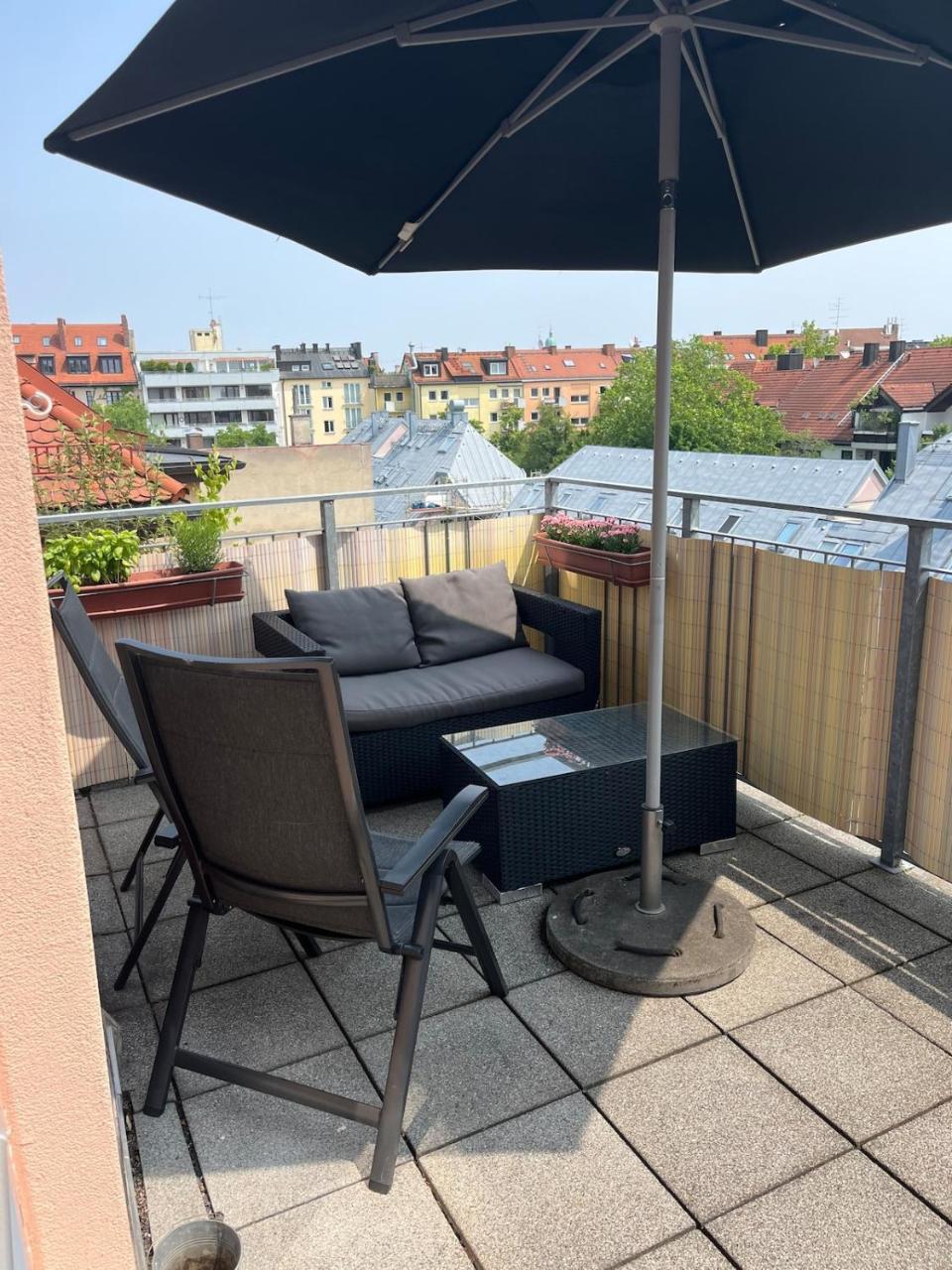 City-Apartment with Private Rooftop Terrace