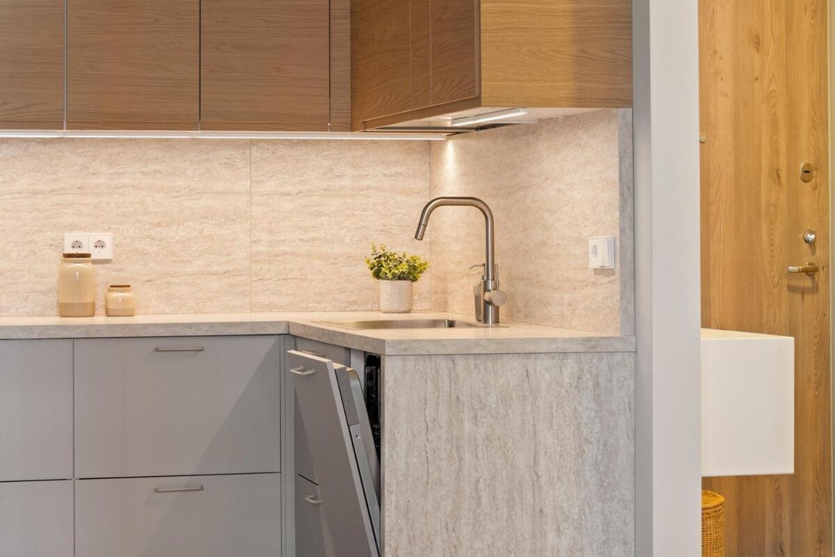 Urban Hideaway Apartment I 2