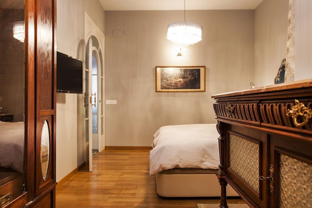 City Center Apartment with Terrace-1229 1