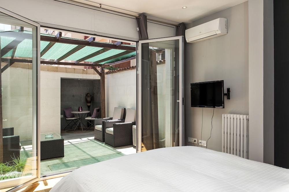 City Center Apartment with Terrace-1229 2