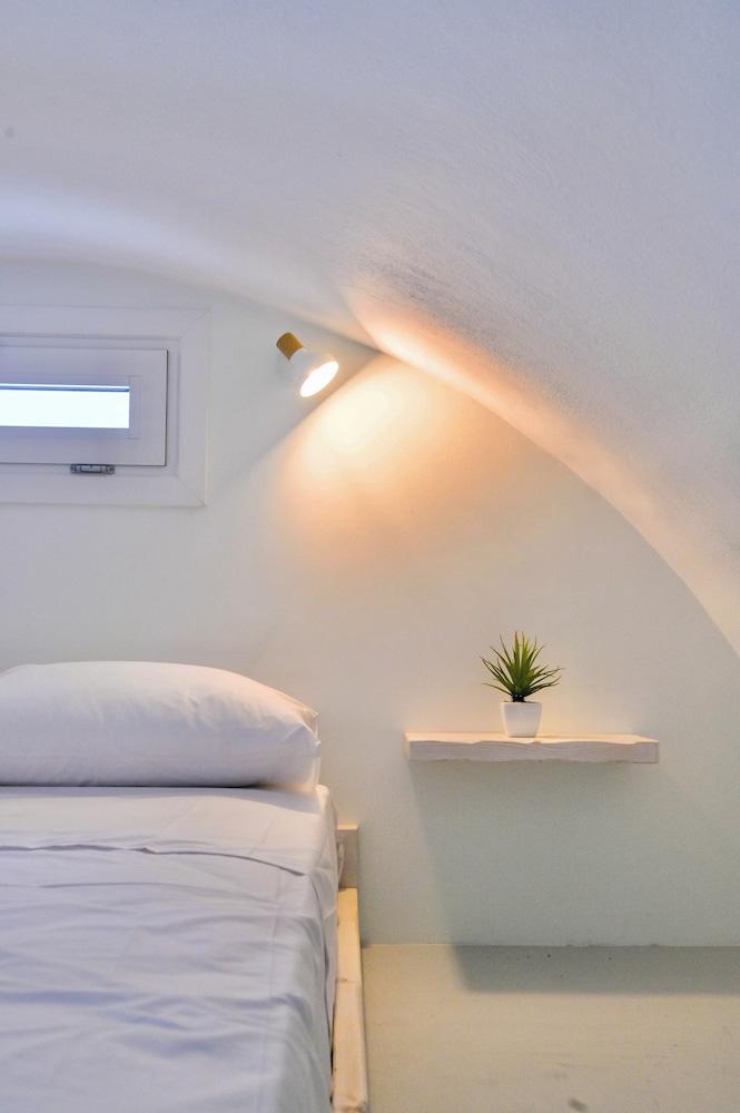 Serenite 2 Bd Santorini Getaway with Sea View 2