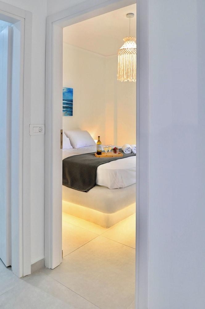 Serenite 2 Bd Santorini Getaway with Sea View 1