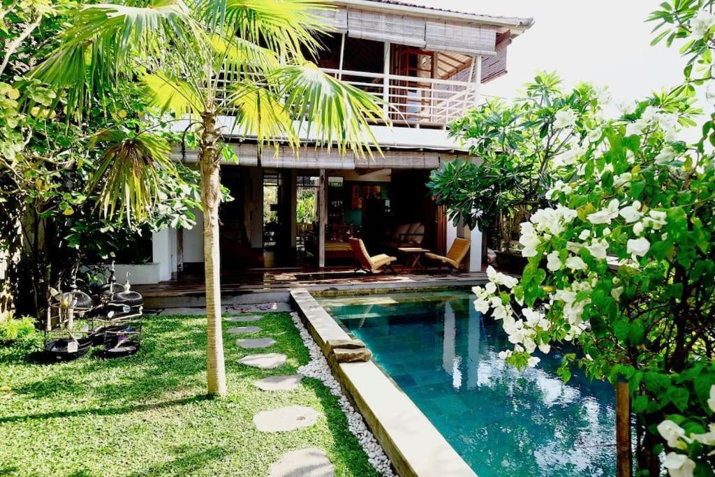 Tropical 2 Bedrooms Villa in Central Penestanan