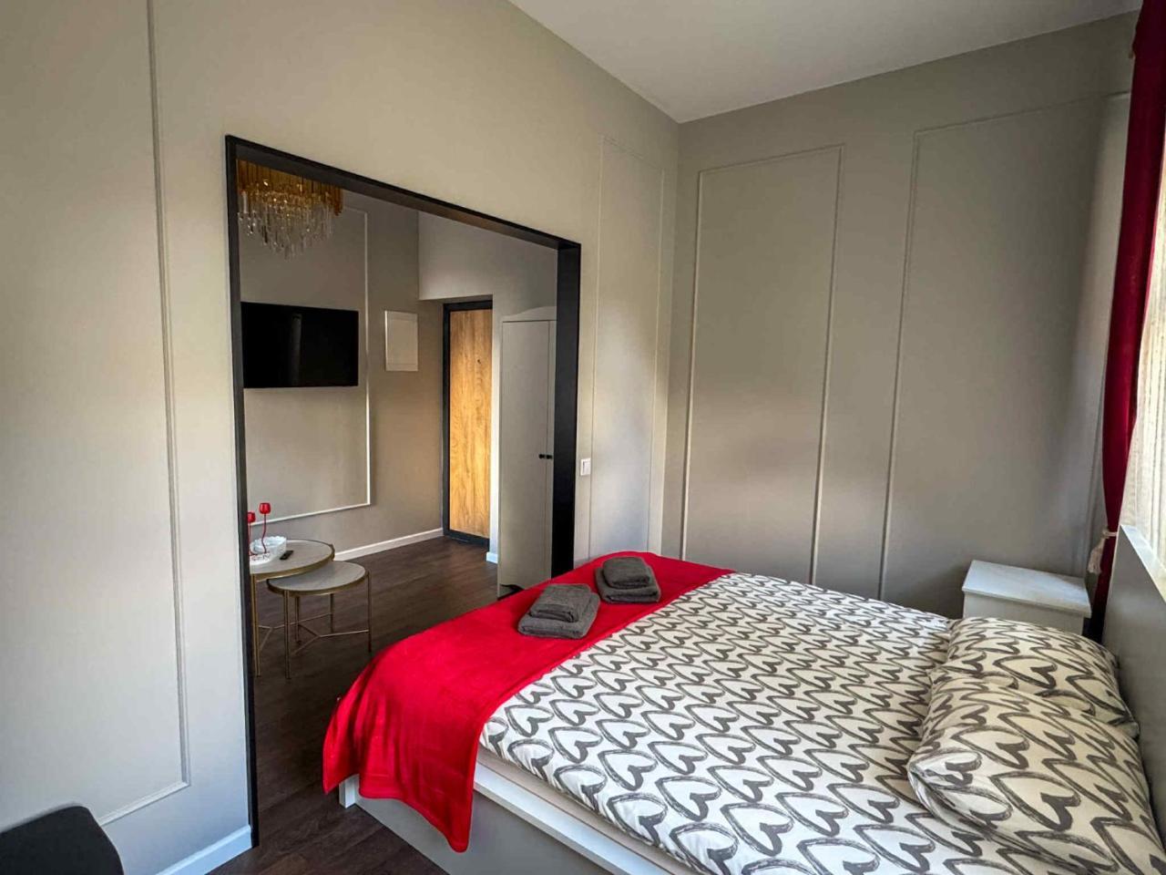 Jacuzzi Overlooking the Tower 1