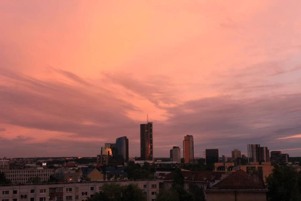 Penthouse Apartment with Great Panoramic City View 2