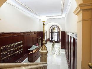 Exclusive Apartment for 4 People in Characteristic Area of Barcelona 1