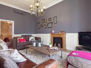 Exclusive Apartment for 4 People in Characteristic Area of Barcelona