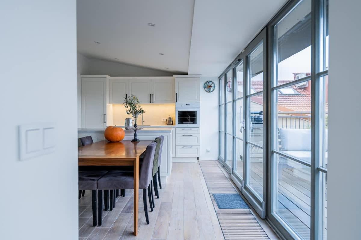 Domillion Amazing 3bdr Penthouse with Terrace Mz28 1