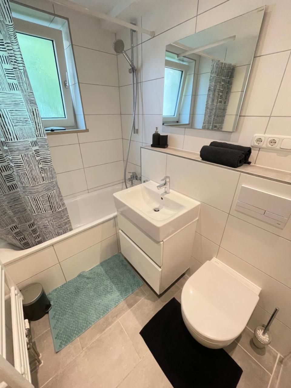 Large Flat with Wifi And Parking (Adults Only) 2