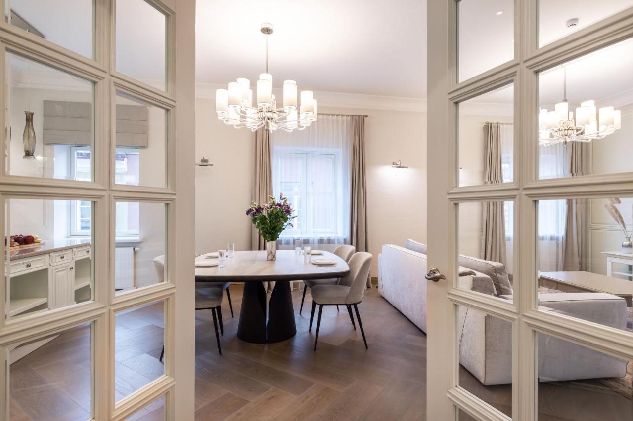 Luxury 2bdr Heart of Old Town 2