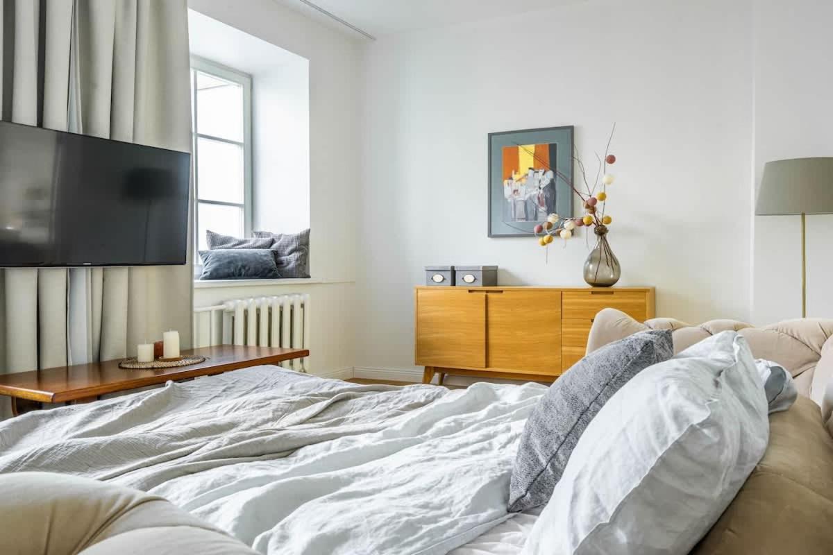 Domillion 2bdr Quiet & Light City Hall Apt D1117a 2